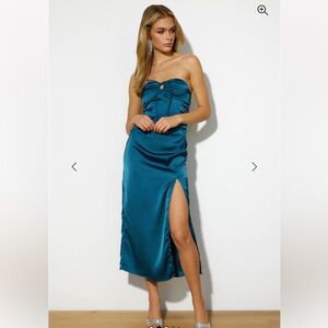 Chic Strapless Teal Dress